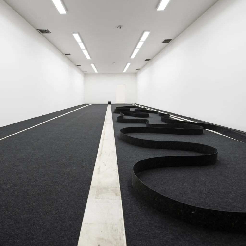 "Método para arranque e deslocamento" (1992/1993), de José Damasceno.