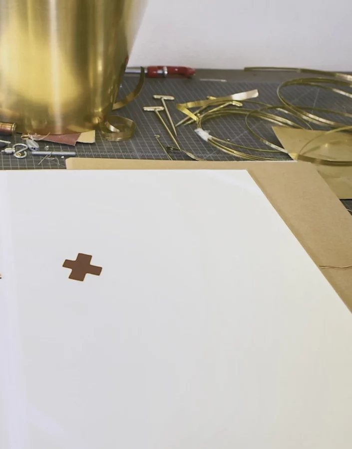 Laura Vinci comenta sobre o “X” como elemento emblemático em seu percurso como artista e materializado em duas obras comissionadas para o projeto “Múltiplos Inhotim”