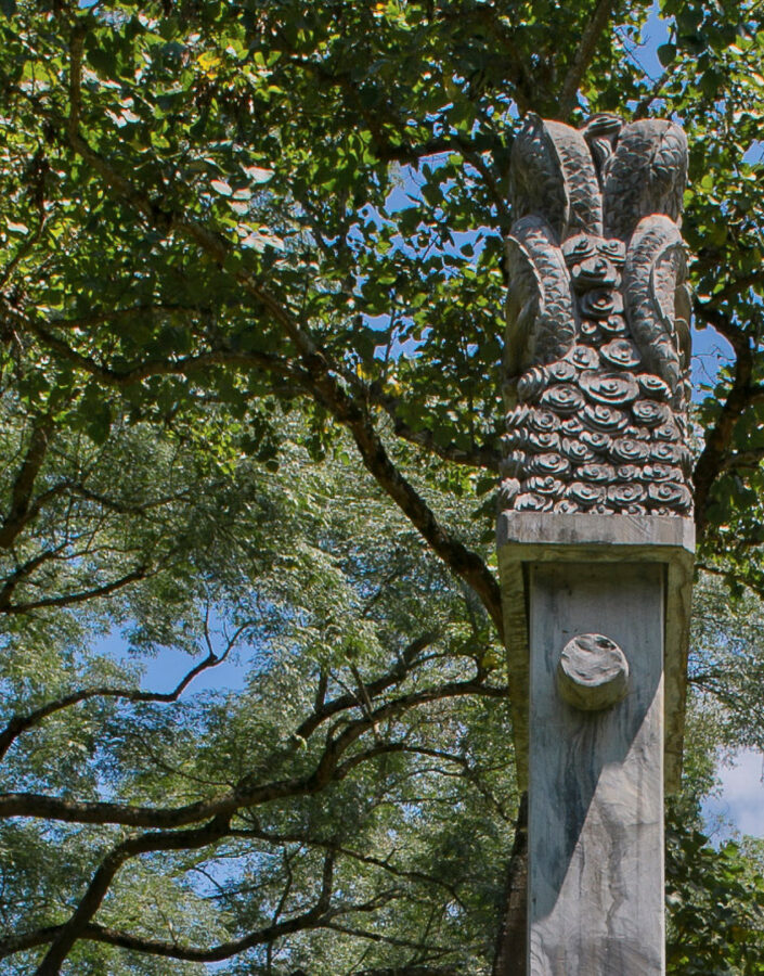 Zhang Huan, Gui Tuo Bei, 2001, [detalhe], pedra, 640x195x250 cm. ​Foto: William Gomes
