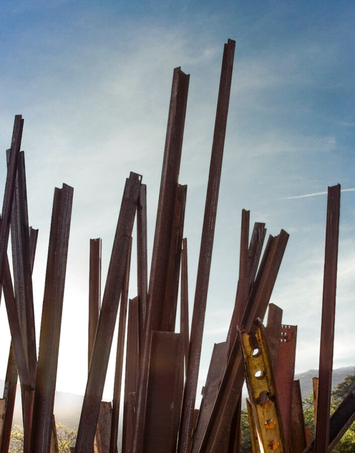 Chris Burden, Beam Drop Inhotim, 2008, [detalhe],  concreto e 71 vigas de aço, 12x12x11 m. Foto: Eduardo Eckenfels