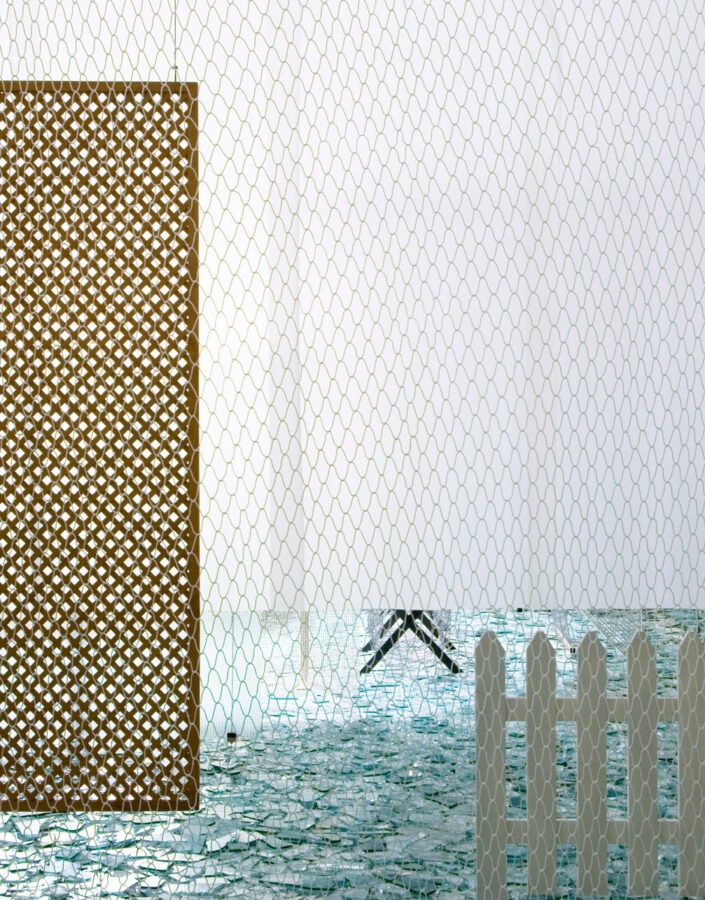 Cildo Meireles, Através, 1983-89, [detalhe],  materiais diversos, 600x1500x1500 cm. ​Foto: Pedro Motta