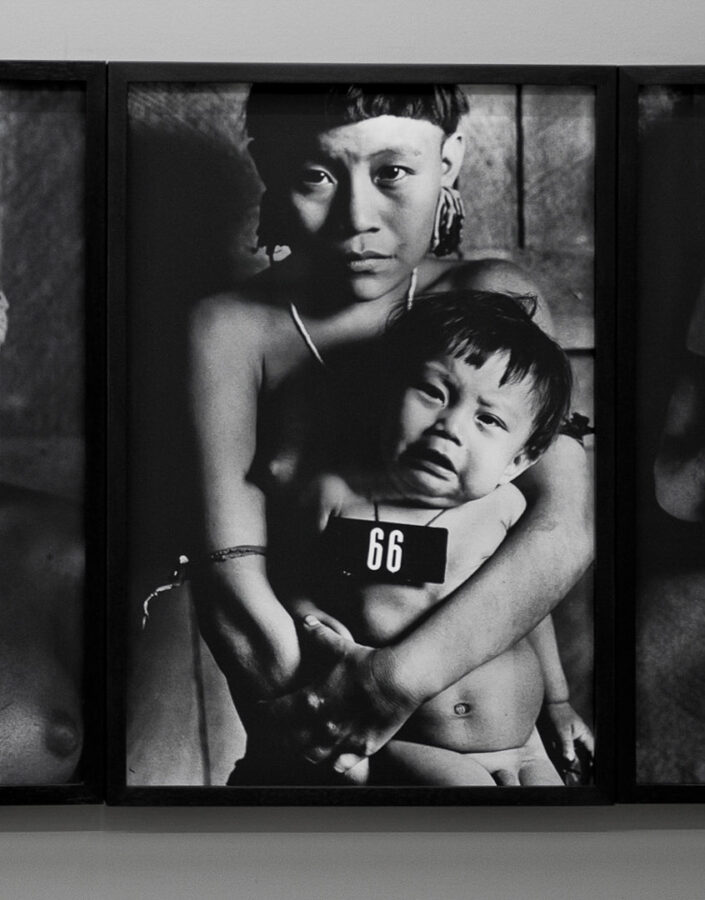 Claudia Andujar, série Marcados, 1981-83, [detalhe]. Foto: Eduardo Eckenfels.