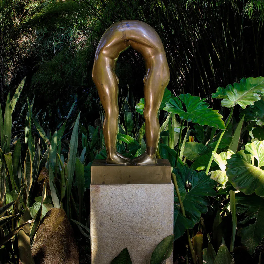 Edgard de Souza, Sem título, 2001, bronze, 42x83x36. Foto Daniel Mansur