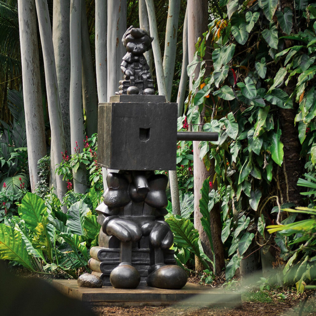 Paul McCarthy, Pinocchio Block Head, 2001, bronze, 320x167x230 cm. Foto: William Gomes
