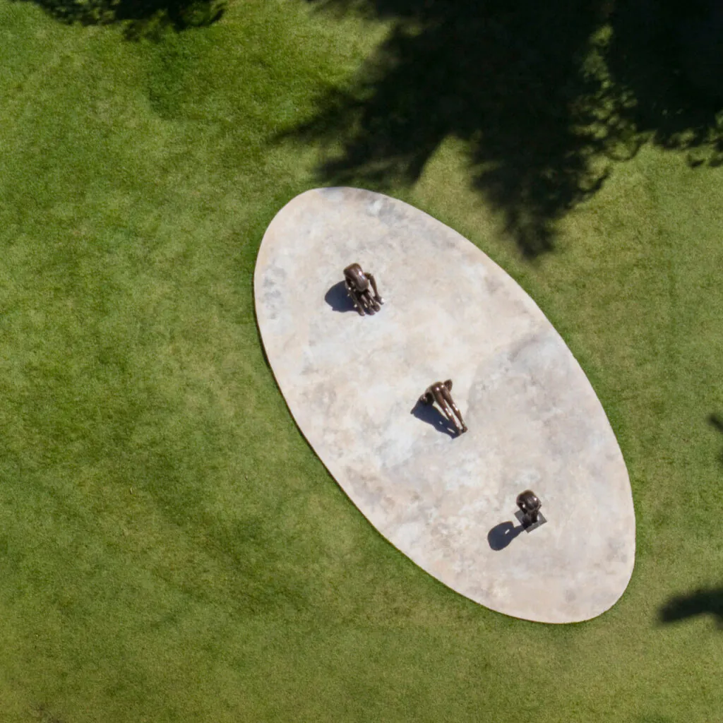 Sem título, 2000; Sem título, 2002; Sem título, 2005, [vista aérea], bronze.  Foto: Marcelo Coelho