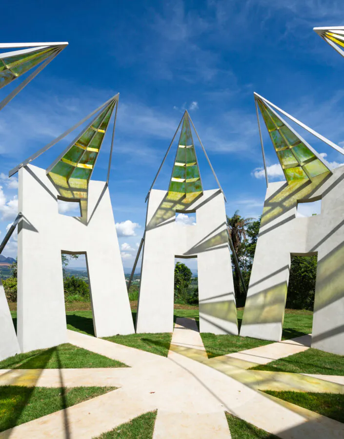 Robert Irwin, Sem título, 2019, [detalhe],  aço inoxidável, concreto, vidro, 6.3x14,6. Foto: William Gomes