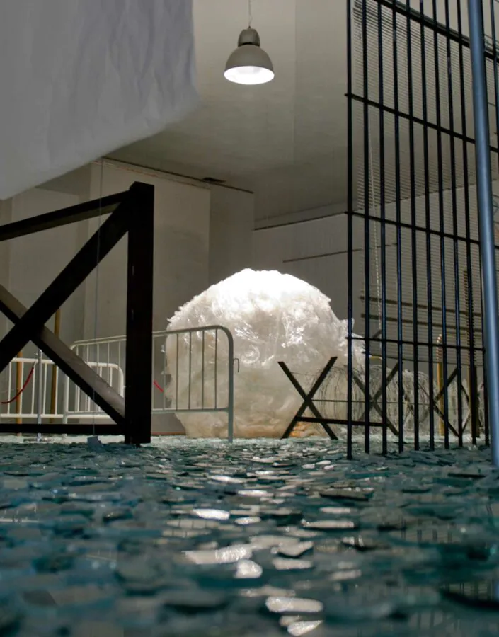 Cildo Meireles, Através, 1983-89, [detalhe] Foto: William Gomes