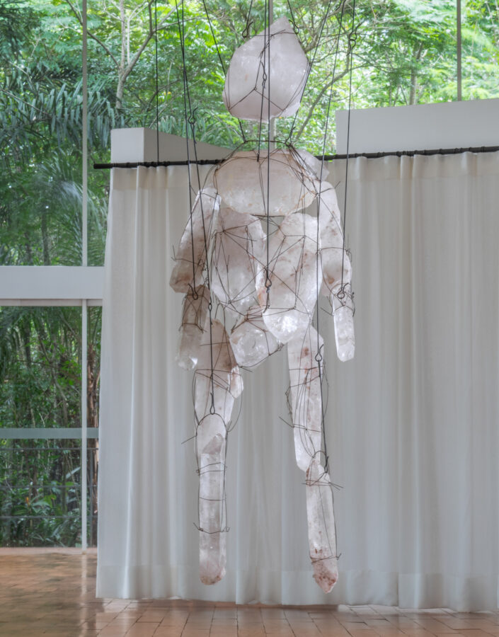 Obra sem título, da série Marionettes, 2010, de Tunga. Acervo de arte contemporânea Inhotim