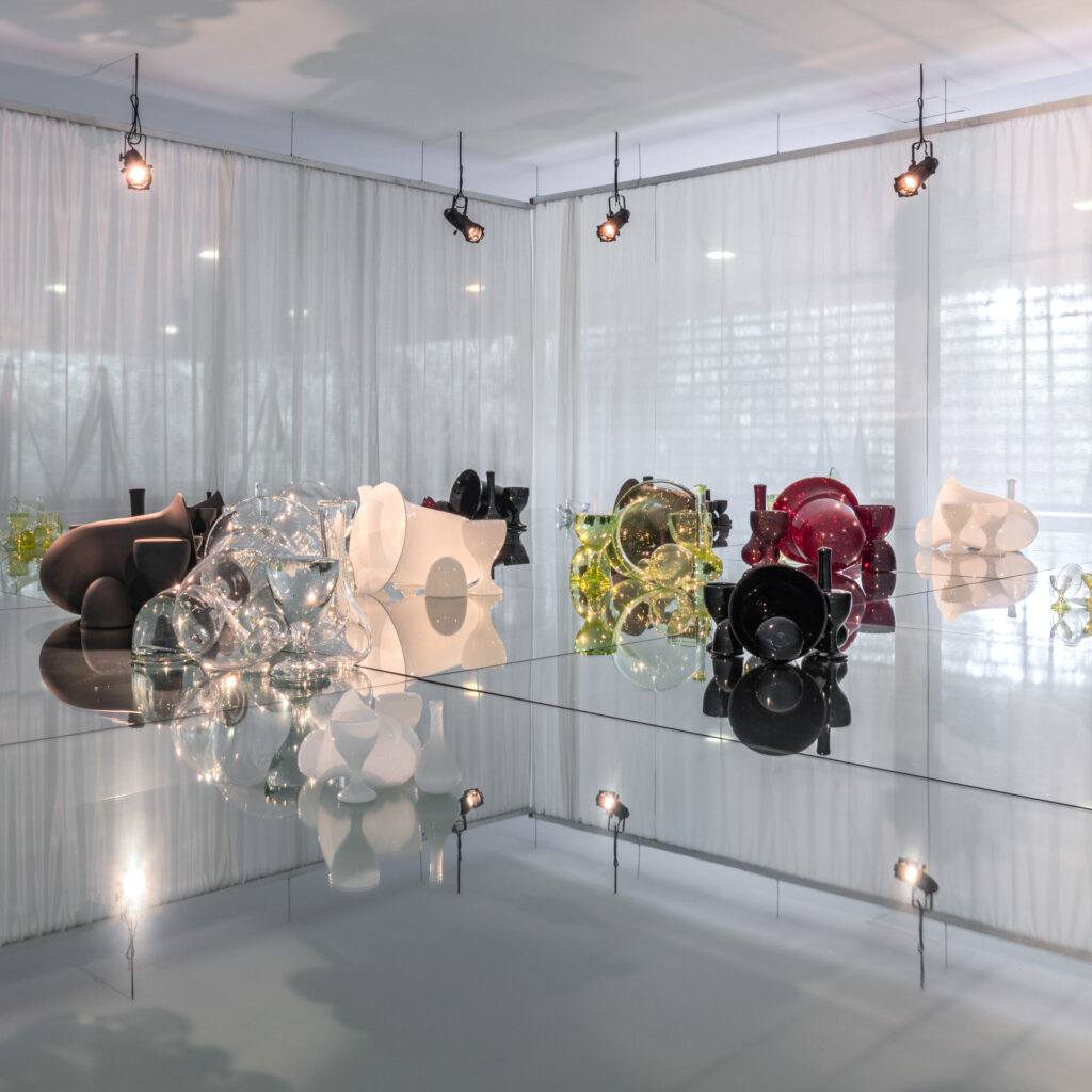 Obra Nociferatu Spectrum, 1999, de Tunga. Acervo de arte contemporânea Inhotim