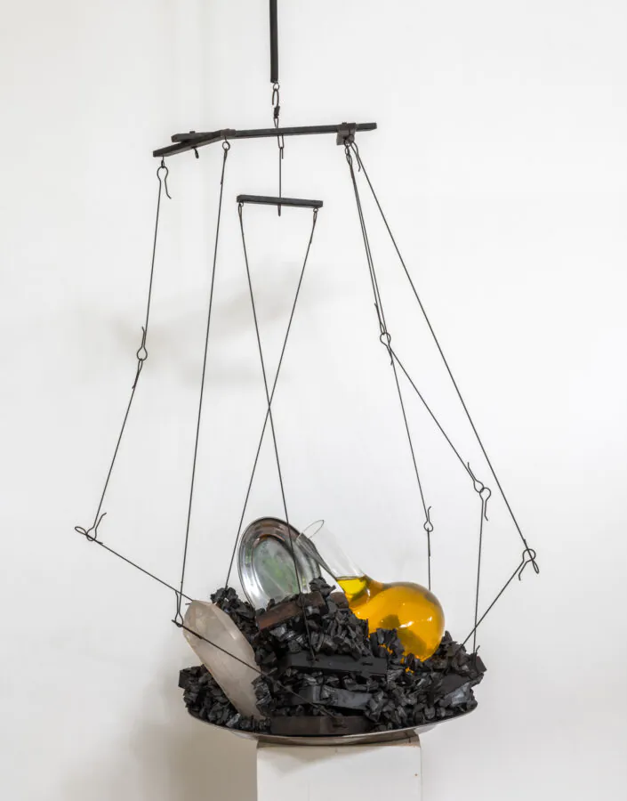 Obra X-Estudo, 2009, de Tunga. Acervo de arte contemporânea Inhotim