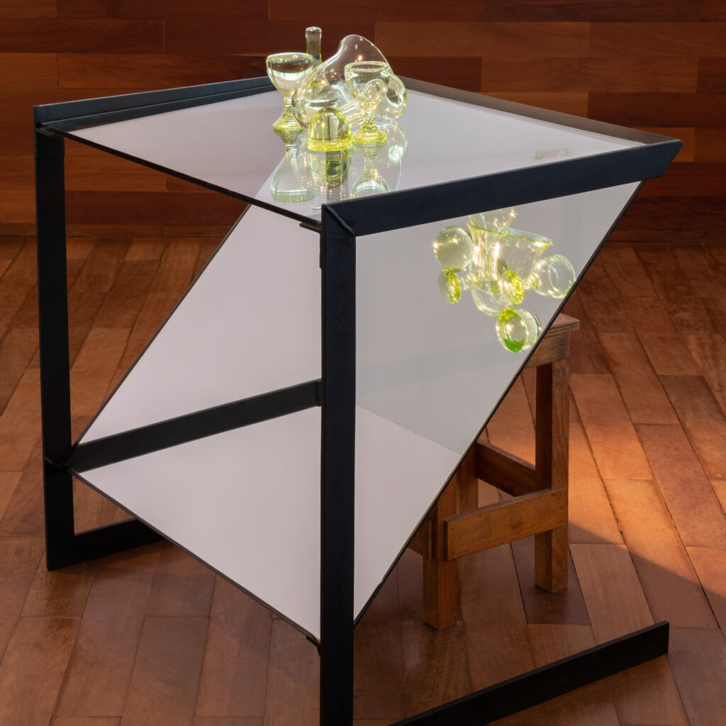 Obra Laboratório Nociferatu, 1999-2012, de Tunga. Acervo de arte contemporânea Inhotim