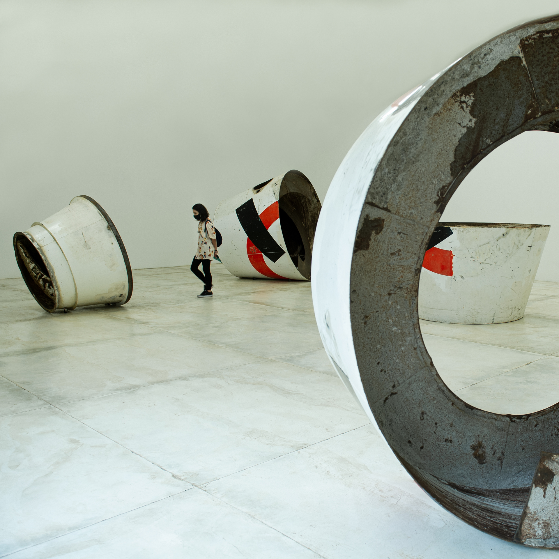 Alexandre da Cunha, "Mix (Boom)", 2017, in detail, Visão Geral Exhibition, at Galeria Mata. Photography: Brendon Campos