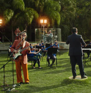 O cantor e compositor carioca se apresenta na Galeria Cosmococa. Foto: Raval