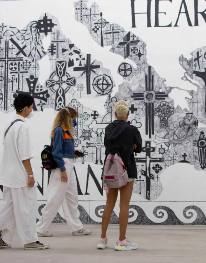 Conheça as novas obras em exposição na companhia do Educativo do Inhotim. Foto: Ana Luiza Albuquerque