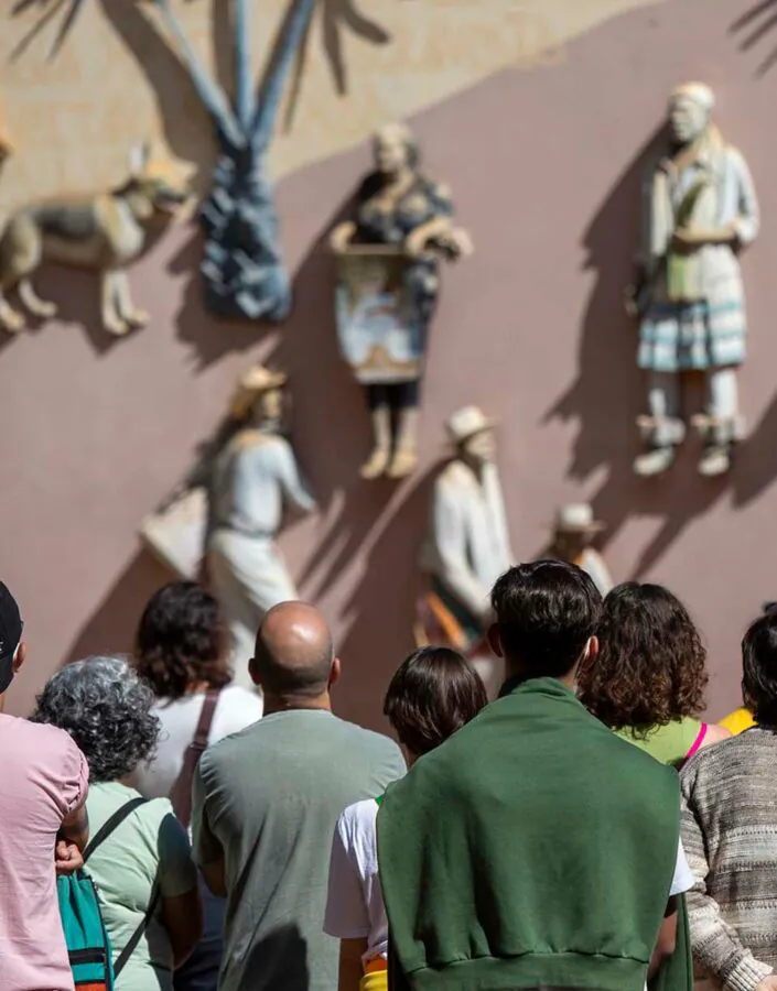 As visitas têm como ponto de partida as reflexões e mediações compartilhadas pelas Educadoras e pelos Educadores do Inhotim. Foto de Fernando Pilatos 