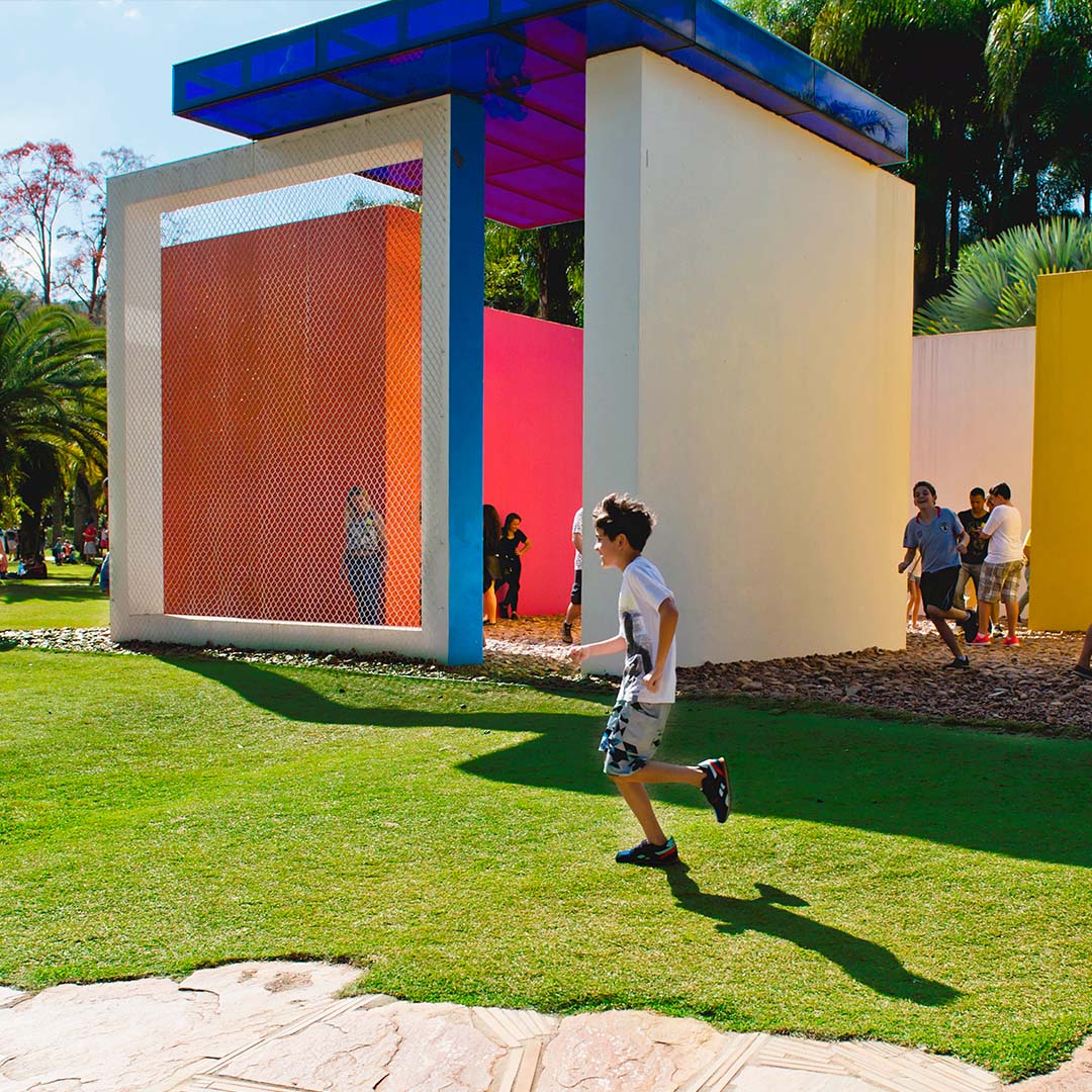 Como seria o mundo sem cor? A partir desta pergunta, o Educativo Inhotim idealizou a Visita temática O mundo das cores. 