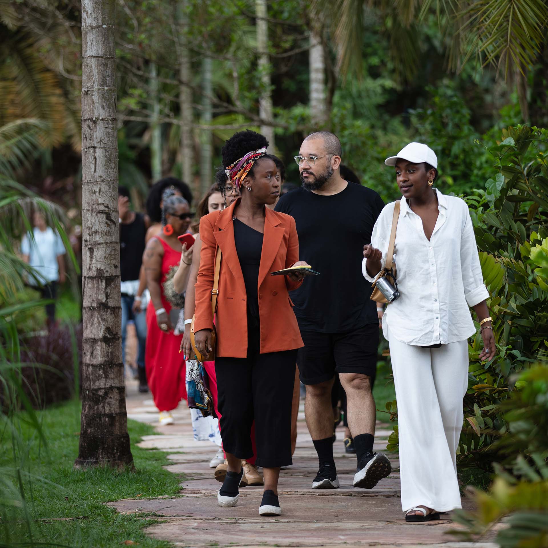 O Educativo te convida a uma visita mediada pelas novas exposições em cartaz na Galeria Fonte e na Galeria lago. Foto de Raphael Calixto. 