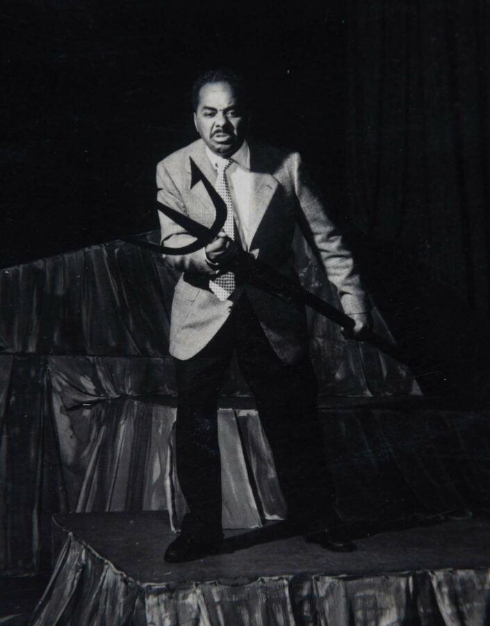 Foto por José Medeiros. Abdias Nascimento em cena de "Sortilégio" de Abdias Nascimento, 1957. Acervo Abdias Nascimento – IPEAFRO