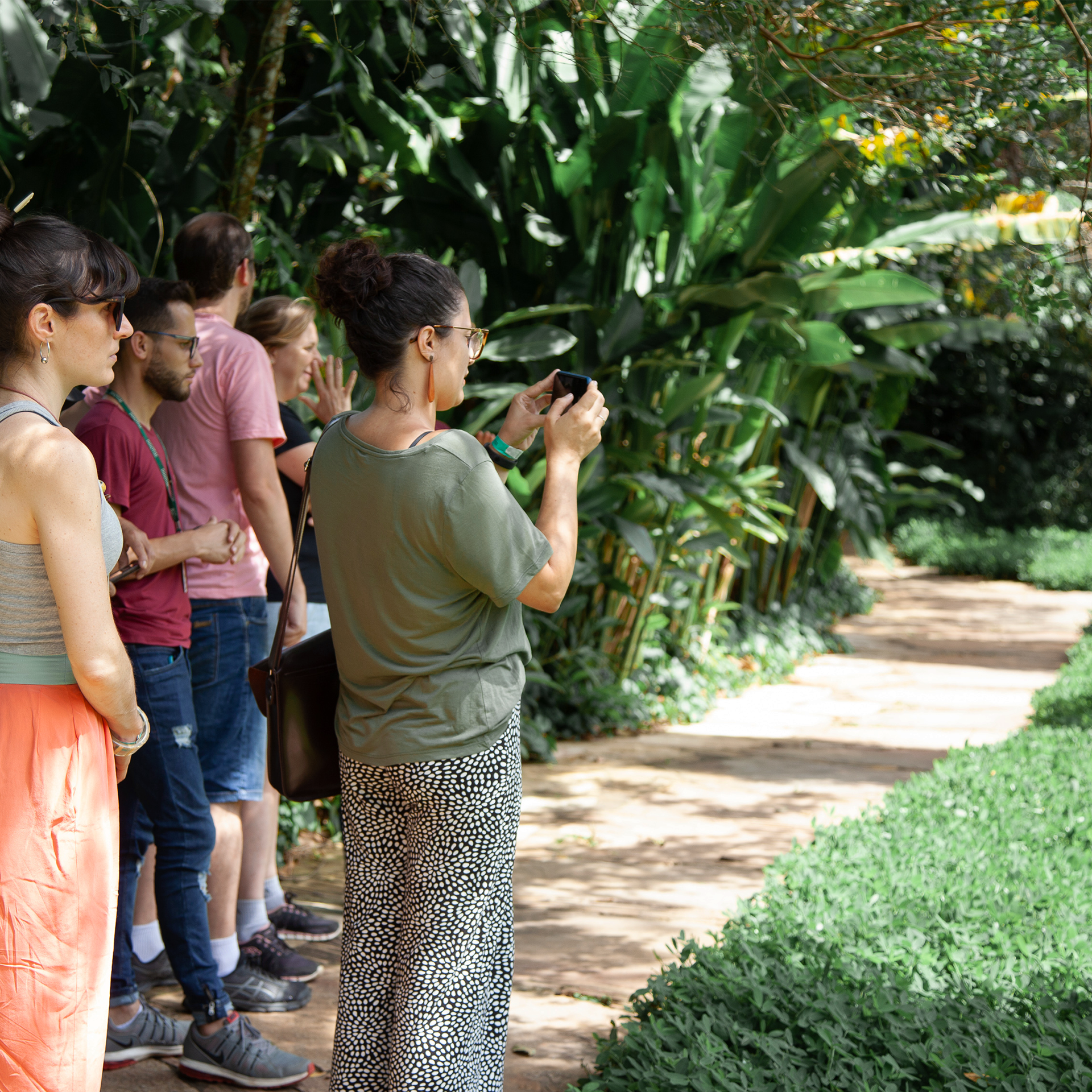 Atividade do educativo propõe exercício de reflexão e confecção de um paspatur. Foto: Brendon Campos