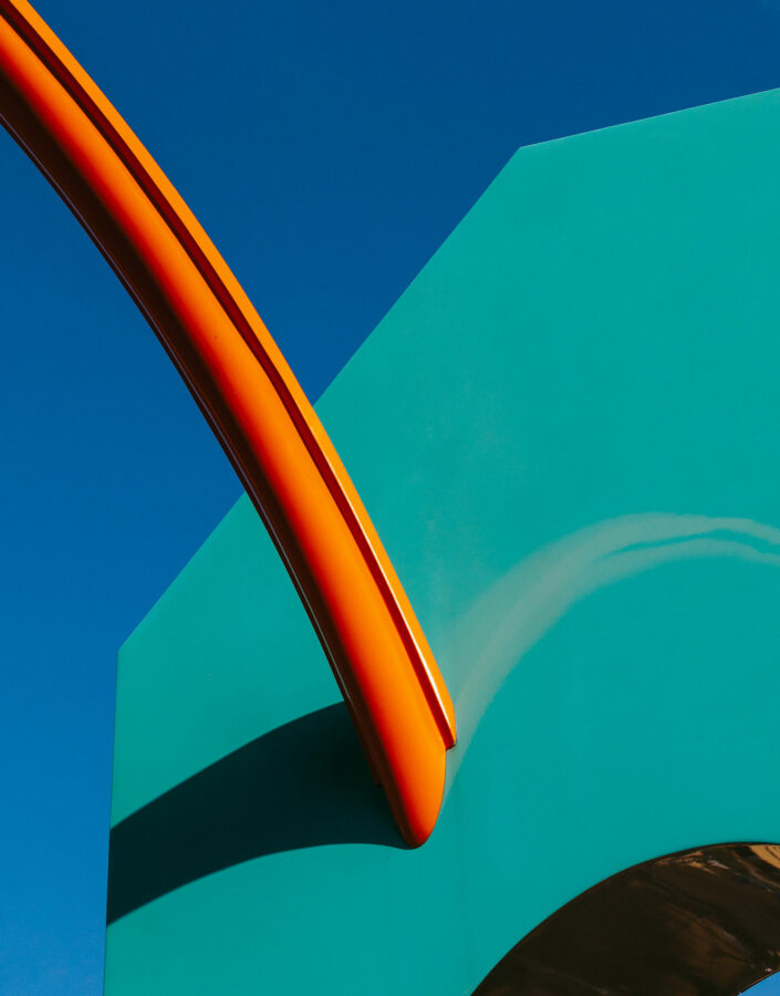 Rommulo Vieira Conceição, O espaço fisico pode ser um lugar complexo, abstrato e em construção, 2021. Foto Inhotim 