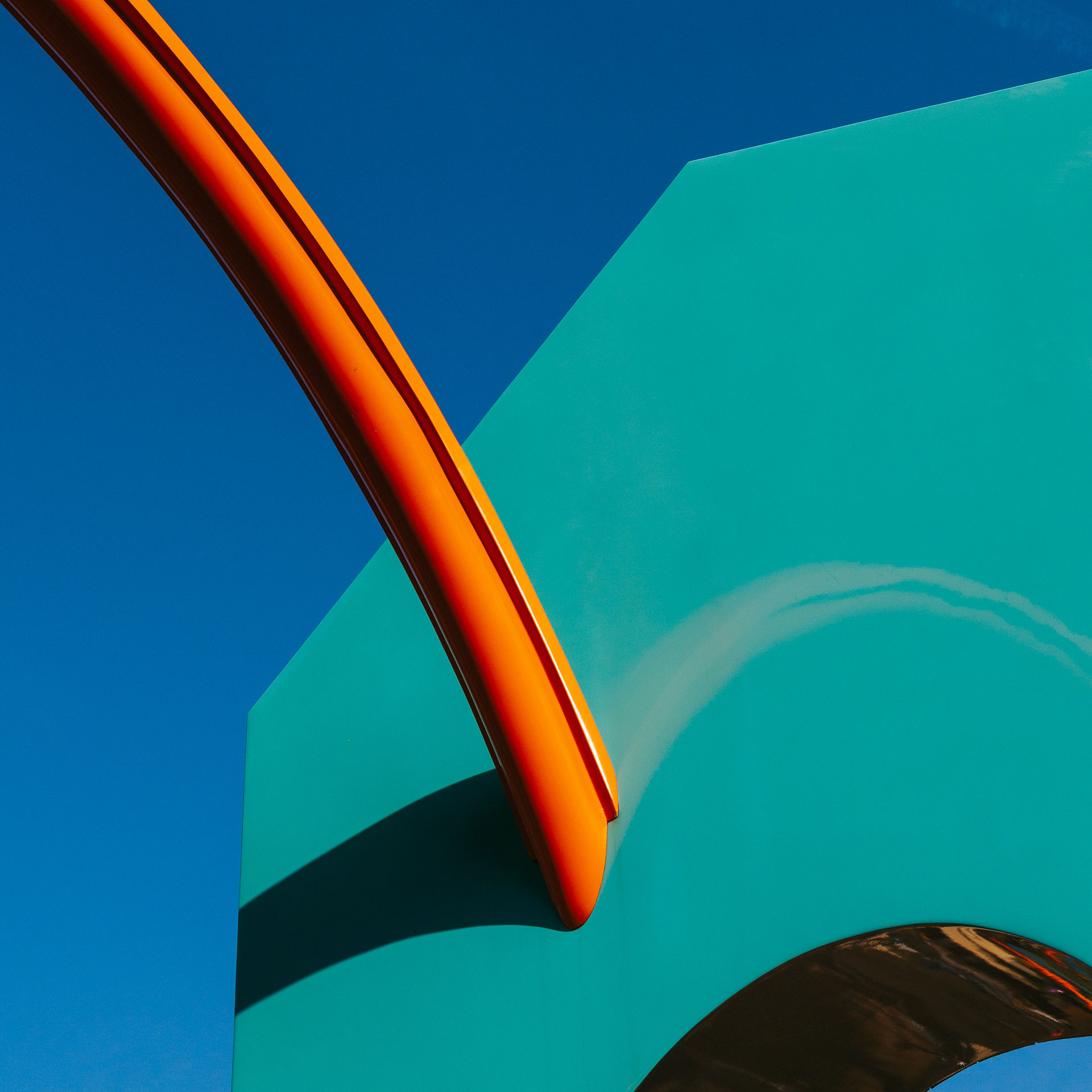 Rommulo Vieira Conceição, O espaço fisico pode ser um lugar complexo, abstrato e em construção, 2021. Foto Inhotim 