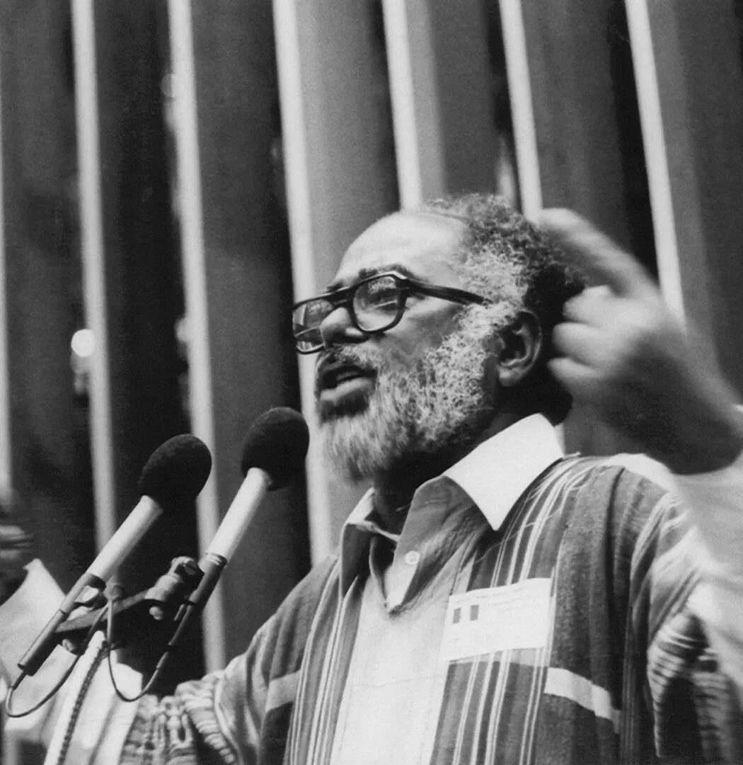 Panorama da trajetória multidisciplinar de Abdias Nascimento chega ao ato final na Galeria Mata. Foto: Elisa Larkin Nascimento, Acervo Ipeafro.