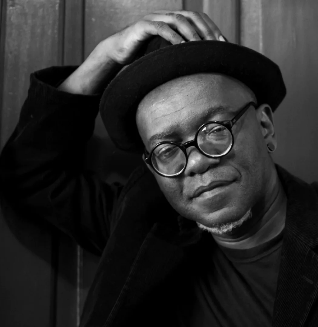  A estreia de “O que é...?” será em 24 de março, com a pergunta “O que é uma pedra?”. 