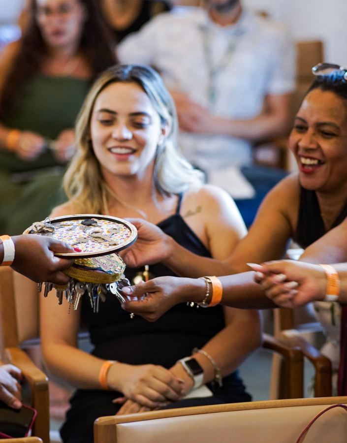 Projeto  busca construir experiências entre representantes da educação básica e a produção contemporânea que  parte do acervo do Instituto. Foto: Brendon Campos