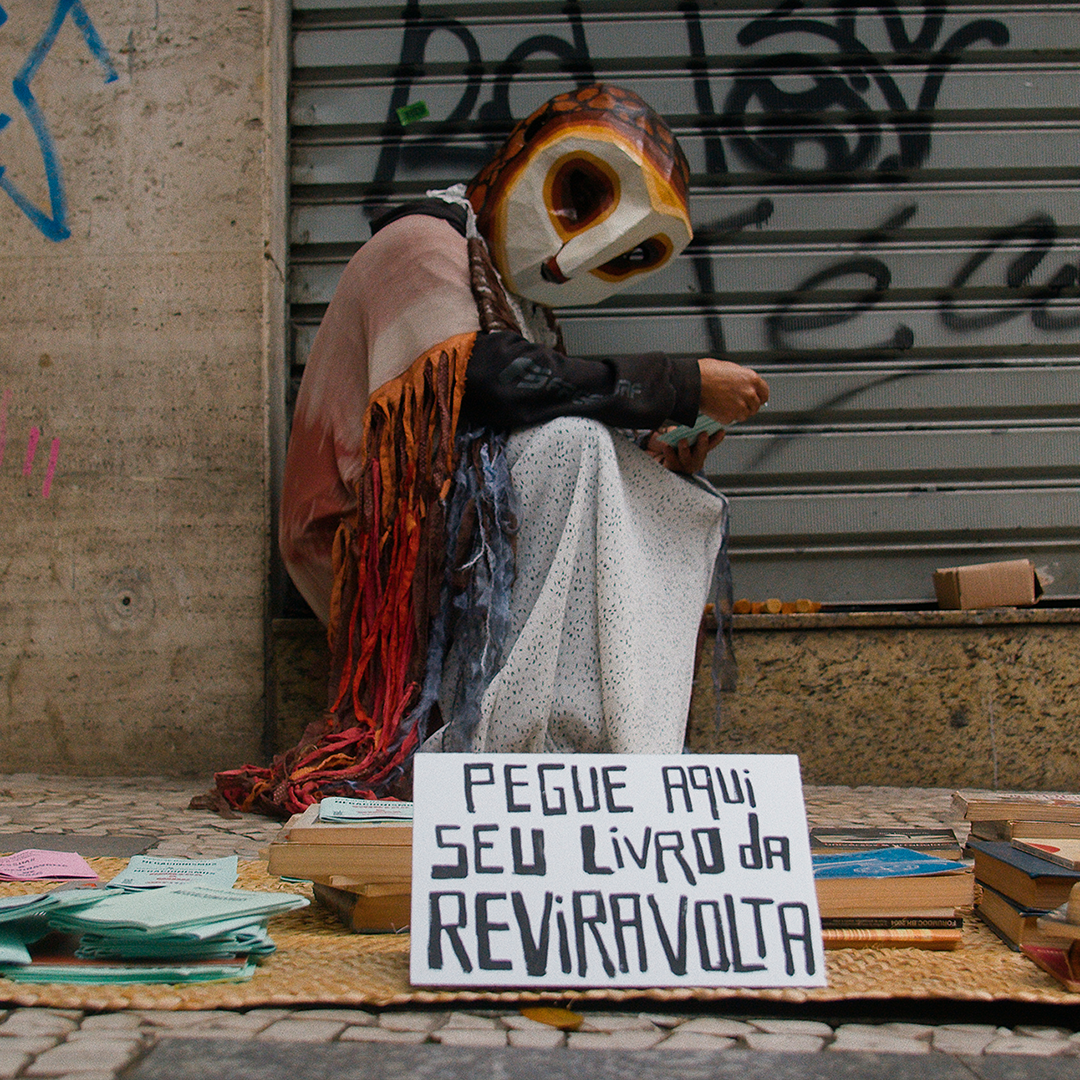 “Tangolomango”, by Rivane Neuenschwander, addresses issues related to childhood, history, ecology and politics. Photo: "Eu sou uma Arara"