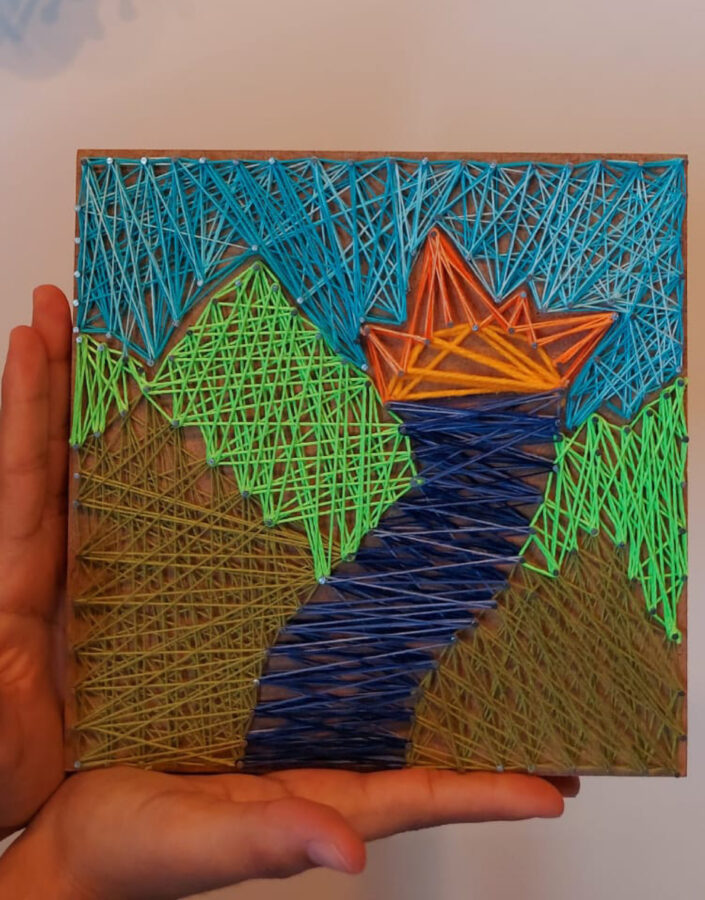 O Ateliê Circulante convida para atividades em diferentes pontos do Inhotim, experimentando a arte e a natureza. Foto: Nathalia Cardoso