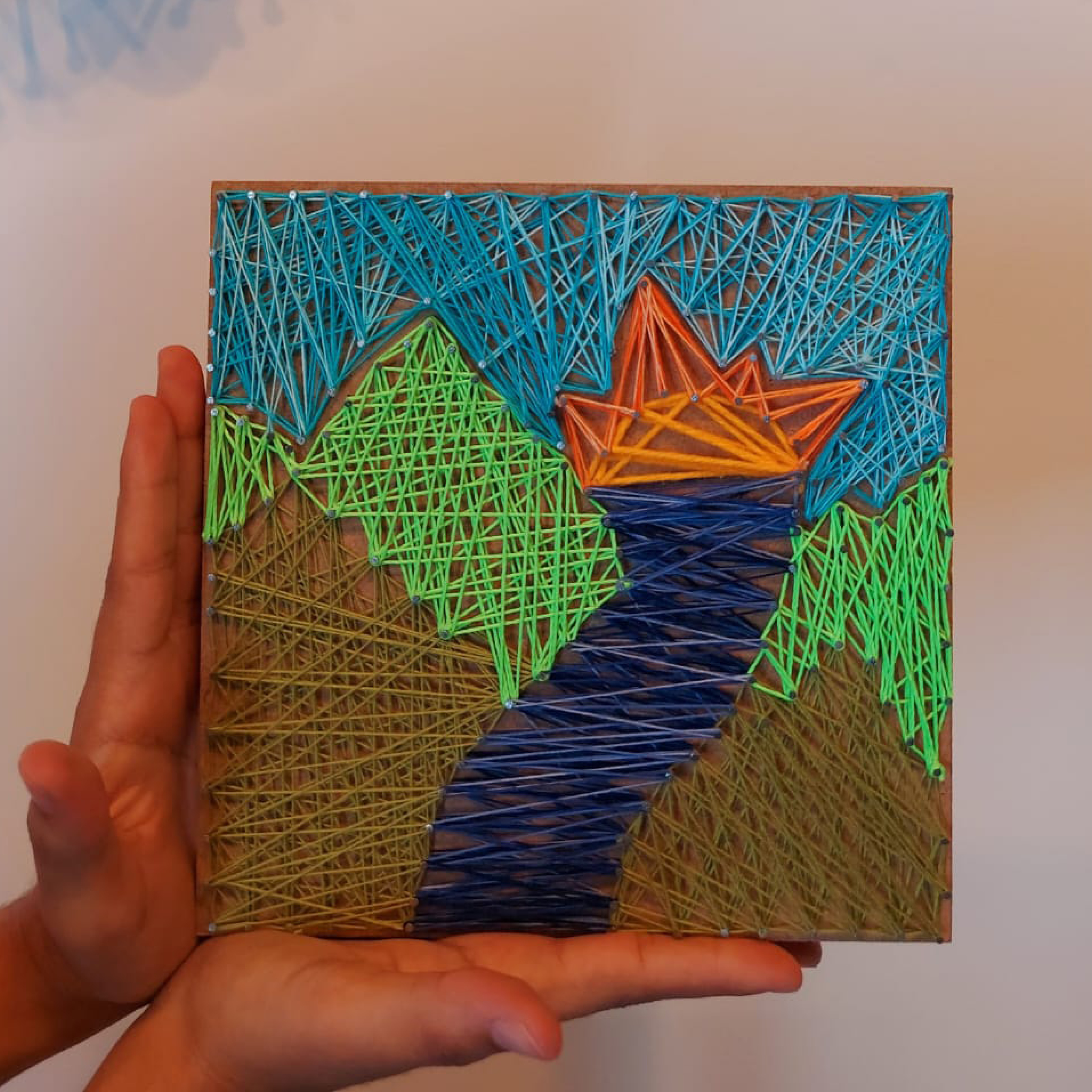 O Ateliê Circulante convida para atividades em diferentes pontos do Inhotim, experimentando a arte e a natureza. Foto: Nathalia Cardoso