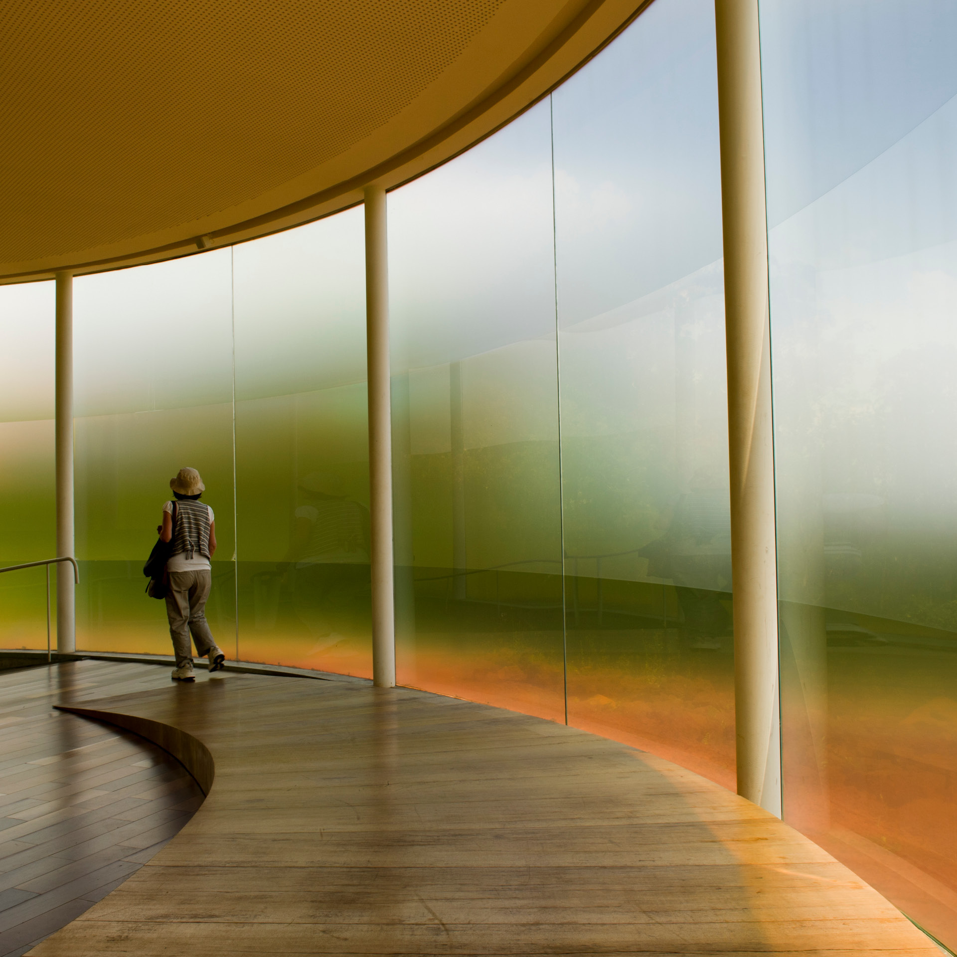  O Ateliê Circulante convida para atividades em diferentes pontos do Inhotim, experimentando a arte e a natureza. Foto: Daniela Paoliello