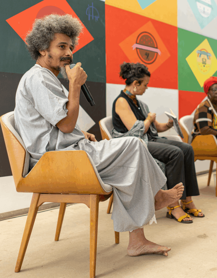 Novas obras de Paulo Nazareth ocupam a Galeria Praça e outros pontos do Inhotim. Foto: Ícaro Moreno