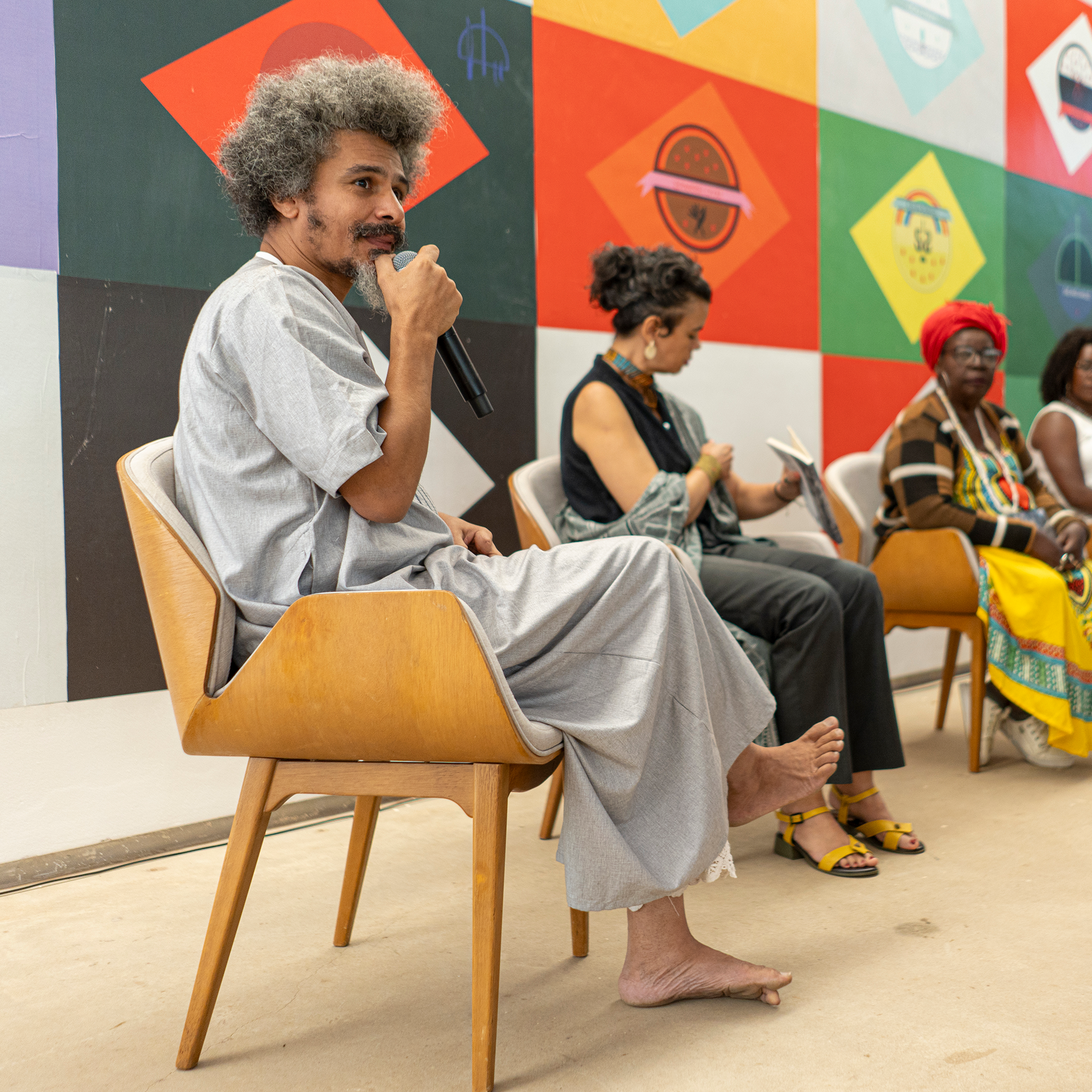 Novas obras de Paulo Nazareth ocupam a Galeria Praça e outros pontos do Inhotim. Foto: Ícaro Moreno